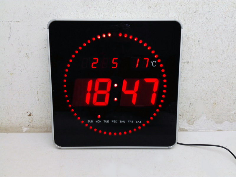 reloj digital calendario segundos girando fecha temperatura 28x28x2.5 (34eu.) 1u